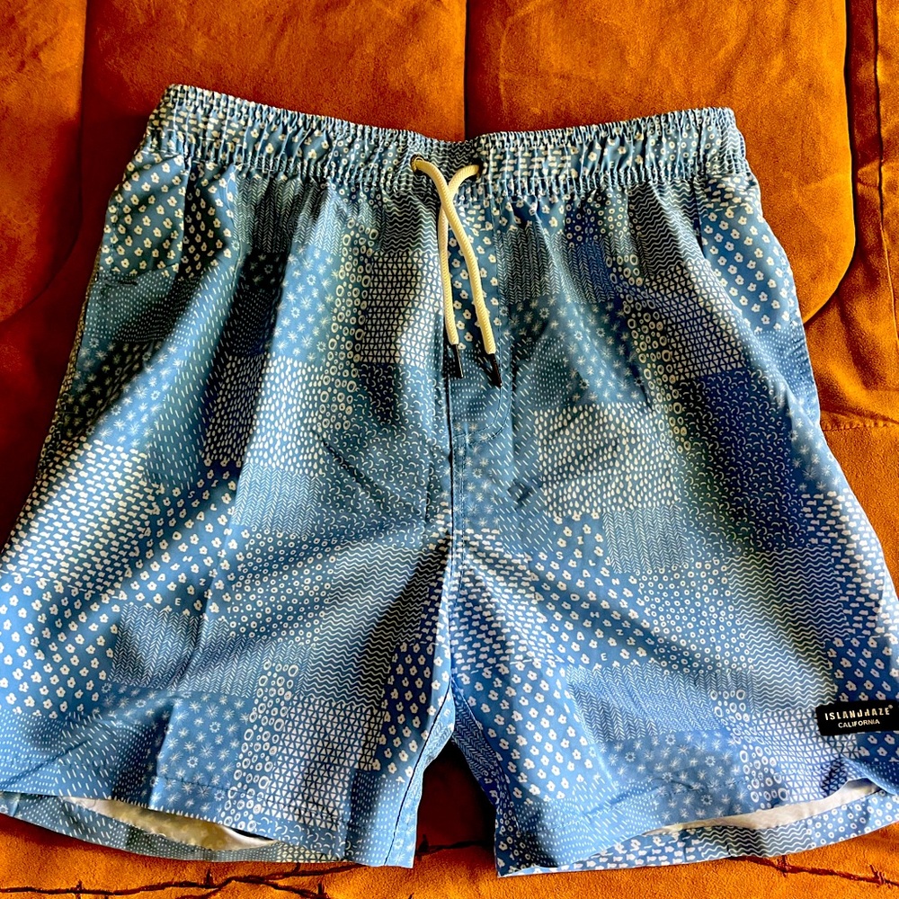 NWT Men’s Island Haze light blue bathing suit with liner! XXL/38 inch waist!
